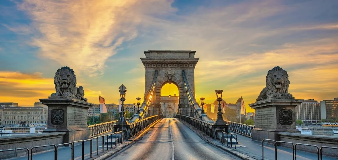 Vienna Airport Transfer to Budapest